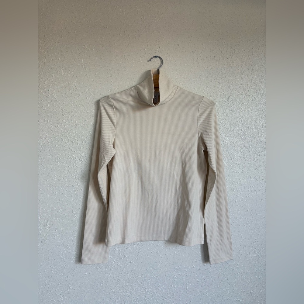 & Other Stories Cream Long Sleeve Turtleneck- Size Medium